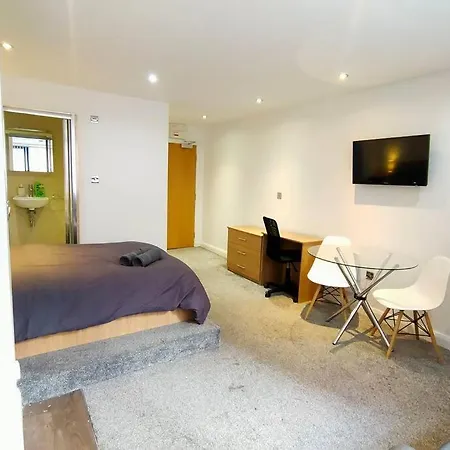 Modern Centre Residential Studio Apartment *