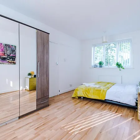 Spacious & Luxurious, Peaceful Modern 3 Bed Home * Manchester