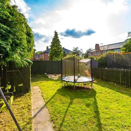 Spacious & Luxurious, Peaceful Modern 3 Bed Home * Manchester