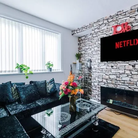 Spacious & Luxurious, Peaceful Modern 3 Bed Home Manchester
