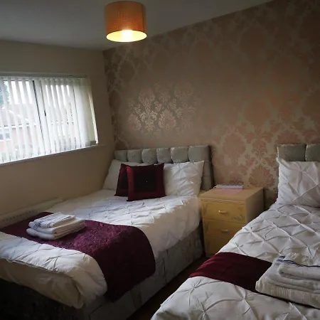 Brigstock Holidays House Διαμέρισμα *