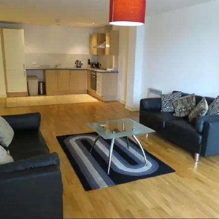 Immaculate Apartment In Manchester With Parking *
