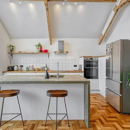 Апартаменты Pass The Keys Stunning Factory Conversion Northern Quarter *