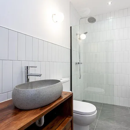 Апартаменты Pass The Keys Stunning Factory Conversion Northern Quarter *