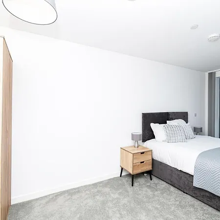 Insignia By Guestz *