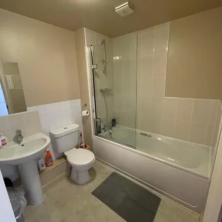 Apartment Immaculate 2 Bedroom At Newton Heath, Along Oldham Road,