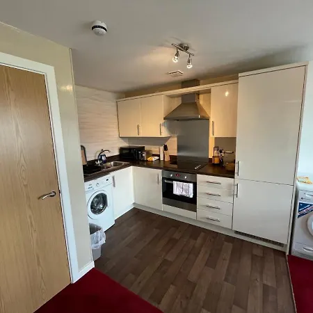 Immaculate 2 Bedroom At Newton Heath, Along Oldham Road, Apartment *