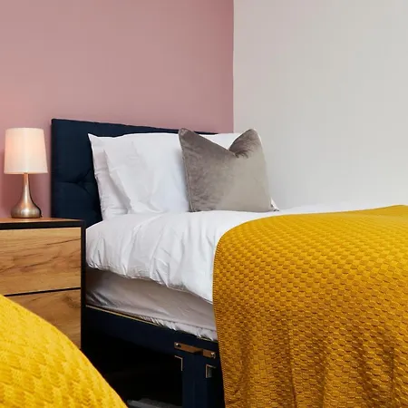 Holiday home Beautiful 5 Bed House Sleeps8 Wparking *