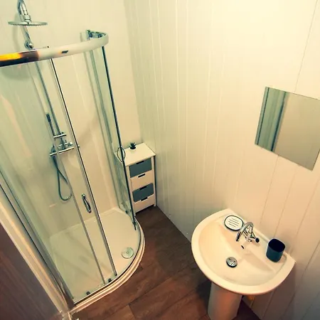 Lovely Room In House Δωμάτια σε οικογενειακή κατοικία *