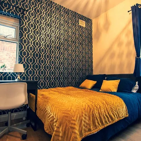 Lovely Room In House Μάντσεστερ