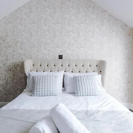 Luxurious Six Bedroom Manchester House Hébergement de vacances Manchester