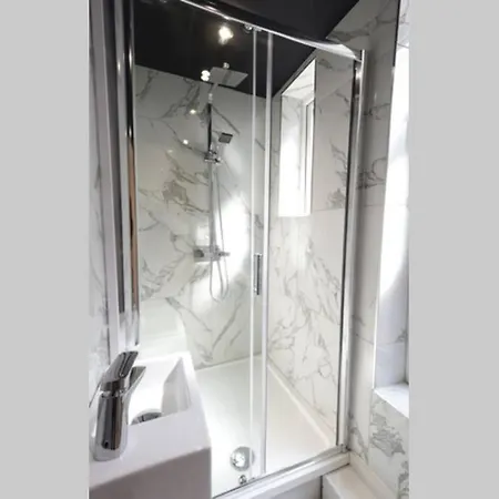 Casa Jungle Slps 20 Mcr Centre Hot Tub, Bar And Cinema Leisure * 맨체스터