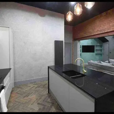 Casa Jungle Slps 20 Mcr Centre Hot Tub, Bar And Cinema Leisure * Manchester