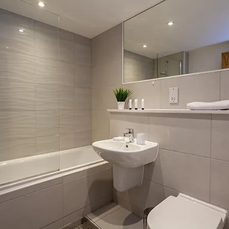 Modern Two Bedroom Two Bathroom With Parking