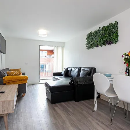 Modern Two Bedroom Two Bathroom With Parking * Manchester