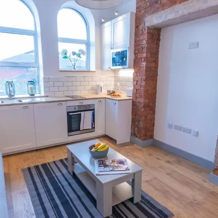 Stylish, Immaculate New Near Salford Quays By Pillo *