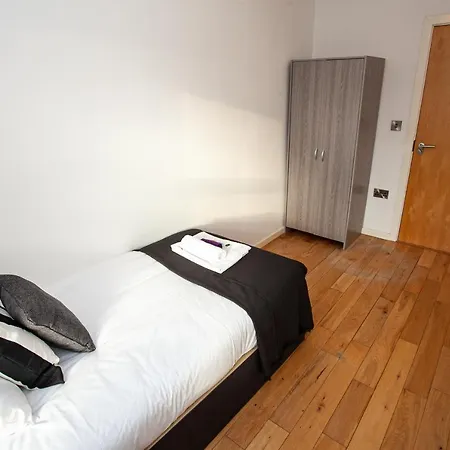 Large Near City Centre Perfect For Groups Apartmán