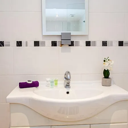 Large Near City Centre Perfect For Groups Манчестер