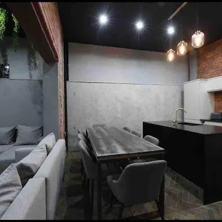 Casa Jungle Slps 20 Mcr Centre Hot Tub, Bar And Cinema Leisure Manchester