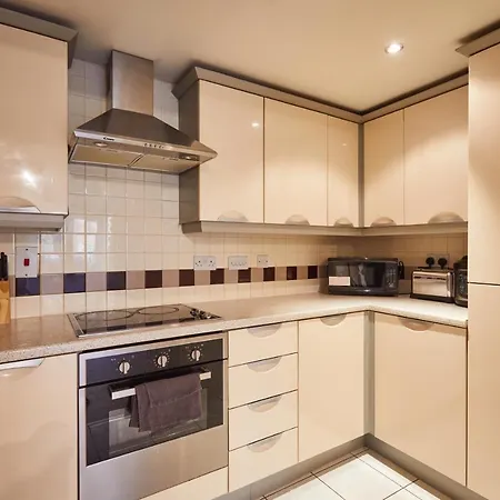 Spacious Close To City Centre And Amenities Апартаменты