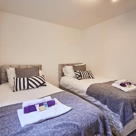 Spacious Close To City Centre And Amenities Манчестер