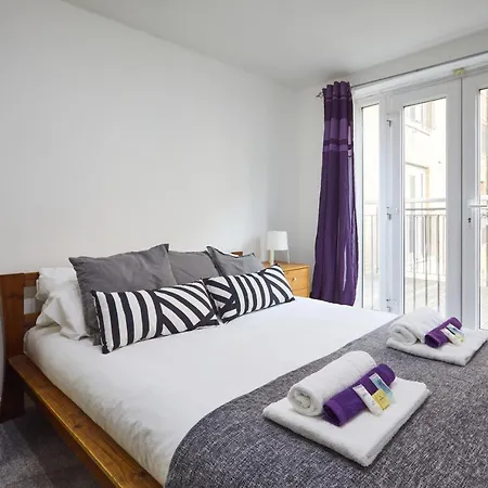 Spacious Close To City Centre And Amenities Апартаменты