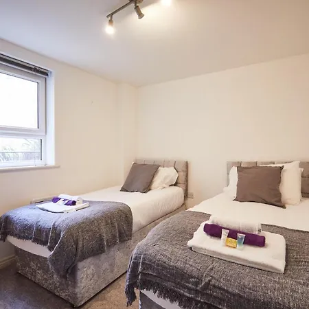 Spacious Close To City Centre And Amenities