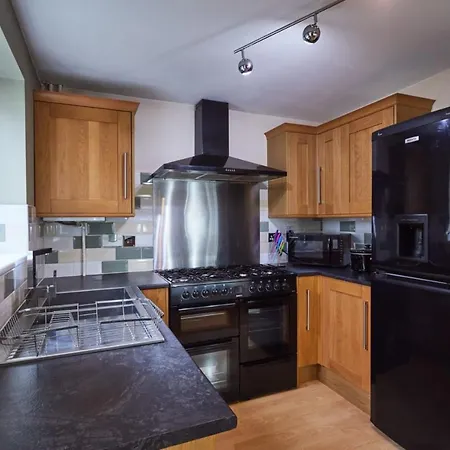 Cosy 2 Bed House Near City Centre With Private Garden Holiday home Manchester