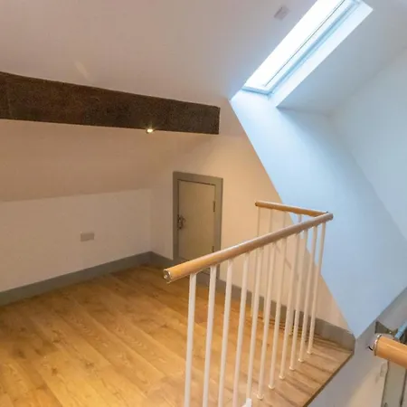 Spacious, Modern Duplex Close To Mcr City Centre And Old Trafford By Pillo