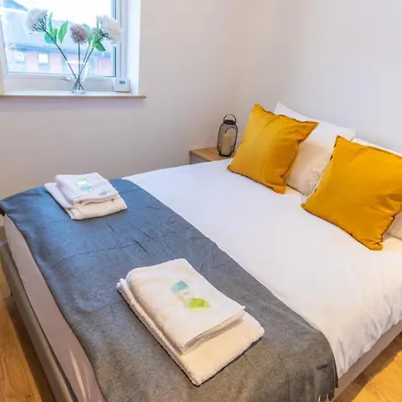 Spacious, Modern Duplex Close To Mcr City Centre And Old Trafford By Pillo