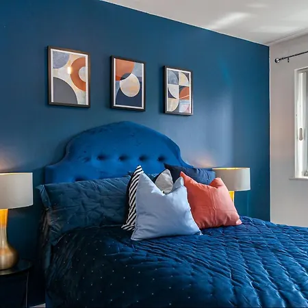 Lakeside View- Trendy Townhouse Manchester