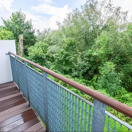 Lakeside View- Trendy Townhouse *