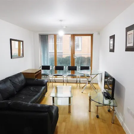 Immaculate Apartment In Manchester With Parking *