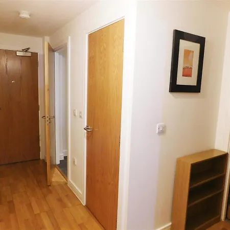 Immaculate Apartment In Manchester With Parking *