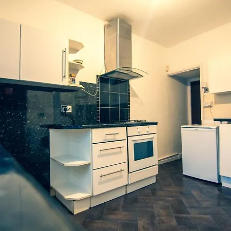 Δωμάτια σε οικογενειακή κατοικία Lovely Room In House Μάντσεστερ