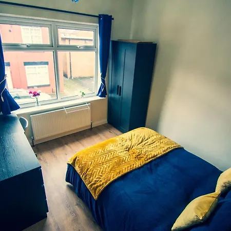 Lovely Room In House Δωμάτια σε οικογενειακή κατοικία