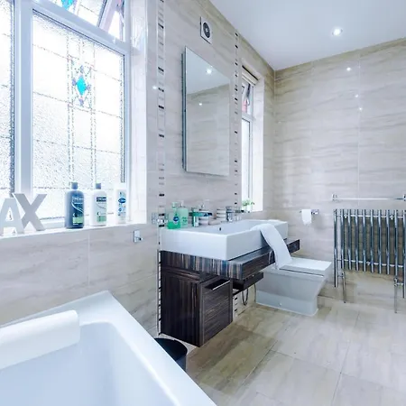 Hébergement de vacances Luxurious Six Bedroom Manchester House Manchester