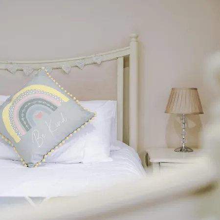 Luxurious Six Bedroom Manchester House Hébergement de vacances Manchester
