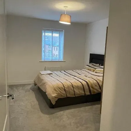 Residential Non Party Modern 2 King Bedroom Flat With Free Parking * Manchester