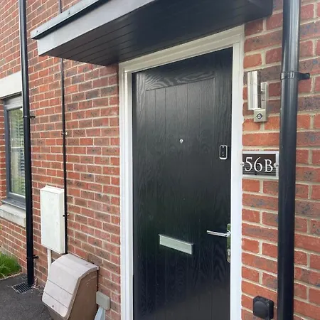 Residential Non Party Modern 2 King Bedroom Flat With Free Parking Manchester
