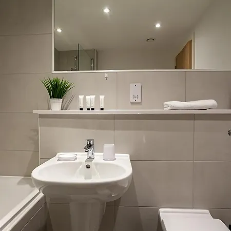 Modern Two Bedroom Two Bathroom With Parking