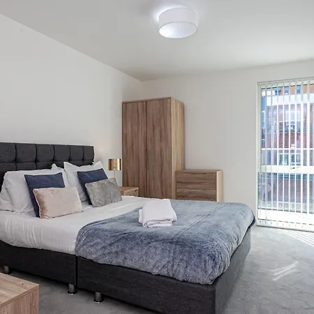 Modern Two Bedroom Two Bathroom With Parking * Manchester