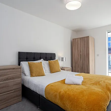 Modern Two Bedroom Two Bathroom With Parking Manchester