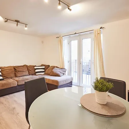 Апартаменты Spacious Close To City Centre And Amenities Манчестер
