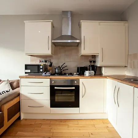 Large Near City Centre Perfect For Groups Apartmán *