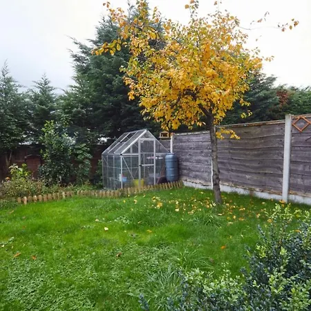 Cosy 2 Bed House Near City Centre With Private Garden