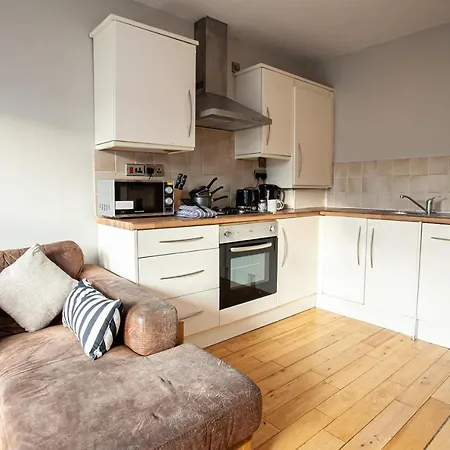 Large Near City Centre Perfect For Groups Манчестер
