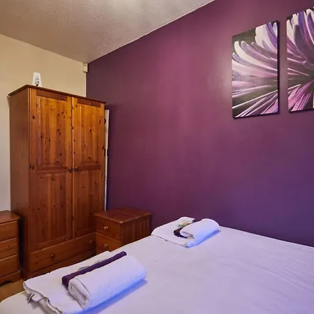 Holiday home Cosy 2 Bed House Near City Centre With Private Garden