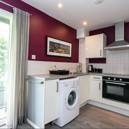 Lakeside View- Trendy Townhouse Manchester