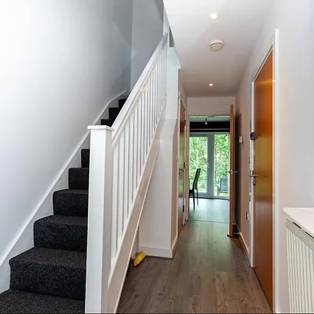 Lakeside View- Trendy Townhouse Lejlighed Manchester